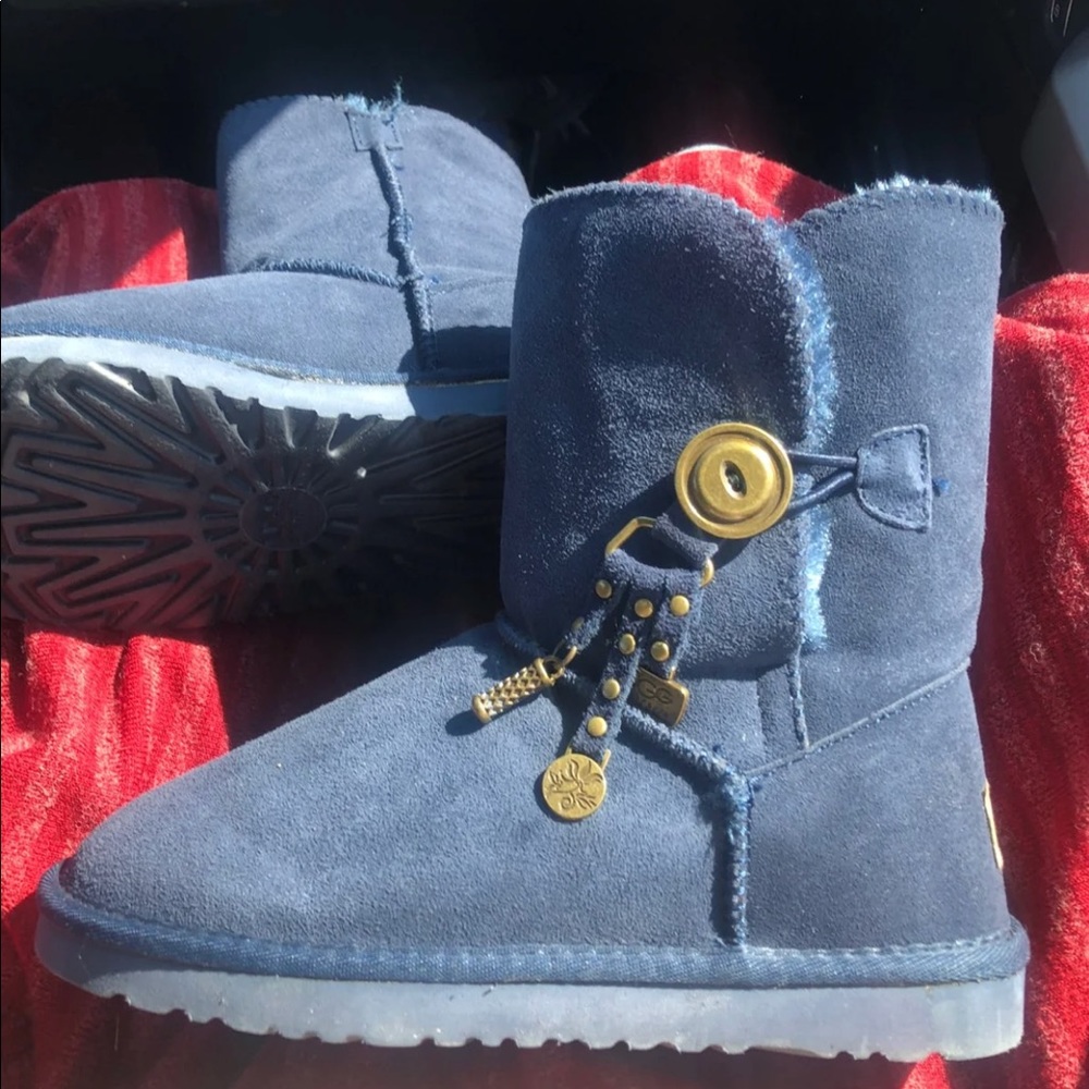 Brand New Azalea Charm UGG Australia Bailey Boots